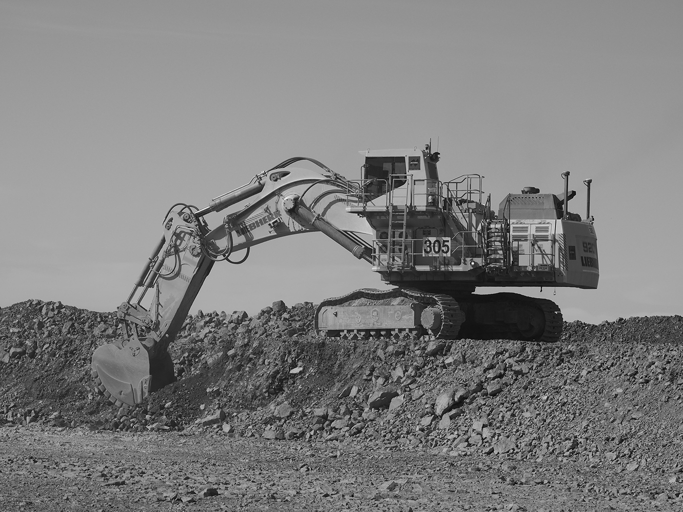 National Plant Equipment supplies Liebherr R 9200 Excavator to Gold Mine in New South Wales National Plant Equipment